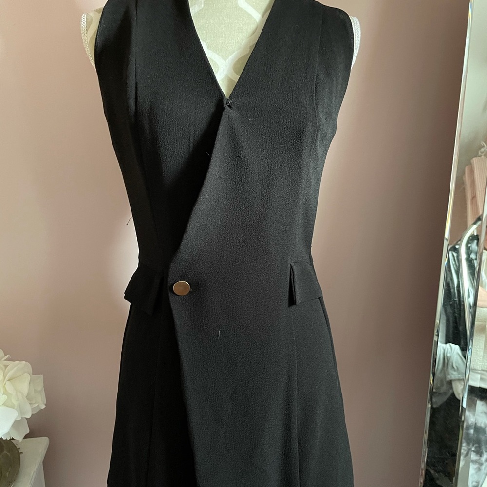 Super classy timeless black dress